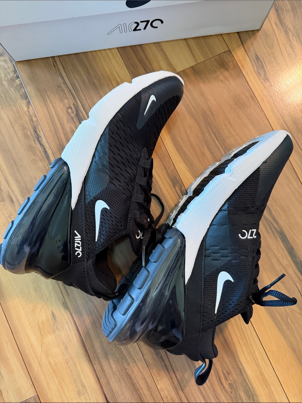 Nike Black and White Air Max 270 Athletic Sneakers women’s size 9.5 - Picture 3 of 4